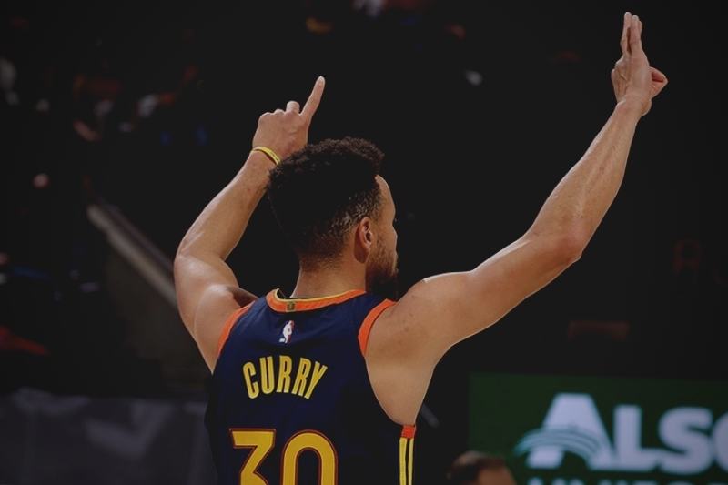 Stephen Curry alcançou marca histórica em partida entre Golden State Warriors contra o Utah Jazz (Foto: Reprodução/Instagram/@stephencurry30 )