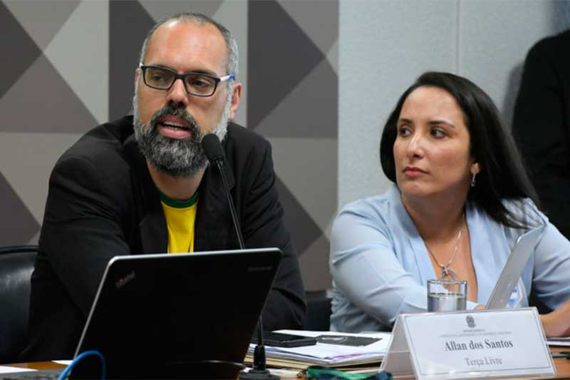 Allan dos Santos em depoimento em comissão do Senado (Foto: Roque de Sá/Agência Senado)