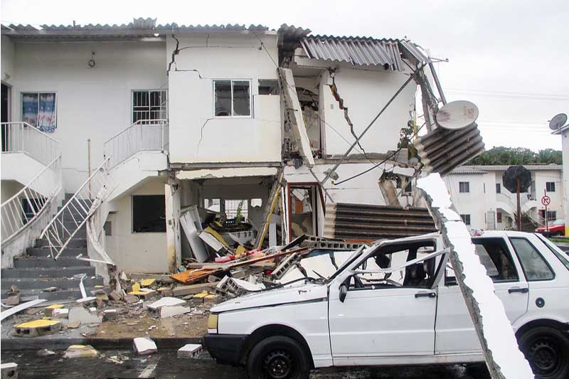 Bloco foi parcialmente destruído com explosão em apartamento (Foto: João Viana/PMM Semcom)