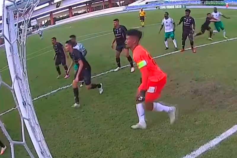 Lance de jogo entre Manaus FC e Paysandu: triunfo do Gavião (Foto: YouTube/Reprodução)