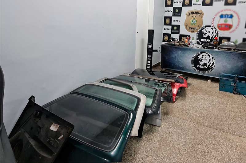 Tampas de porta malas de carros foram apreendidas (Foto: Erlon Rodrigues/SSP-AM)