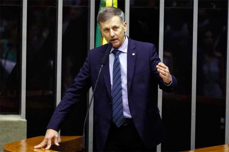 Deputado Luizão Goulart alega que intenção é melhorar atendimento (Foto: Luís Macedo/Agência Câmara)