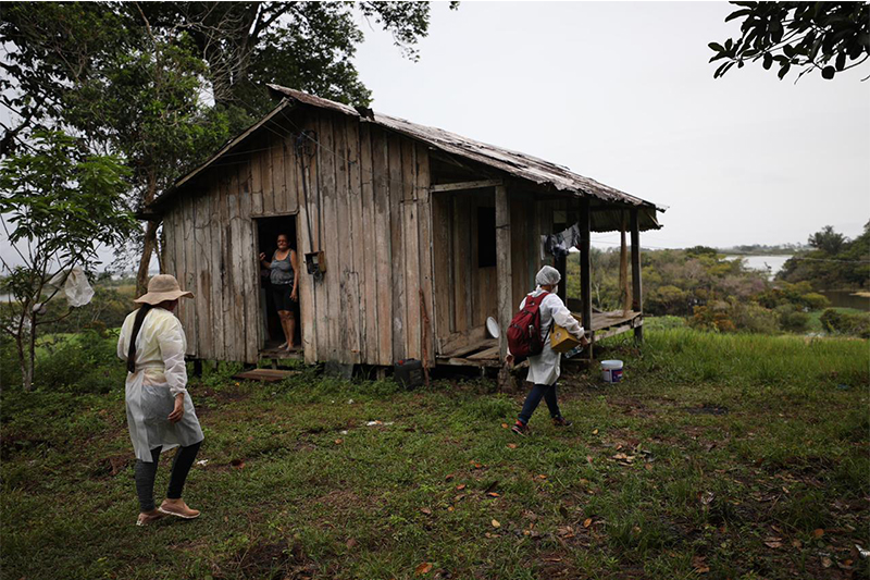 Vacinadores em unidade de conservaão: verba para apoio logístico (Foto: Lucas Silva/Secom)