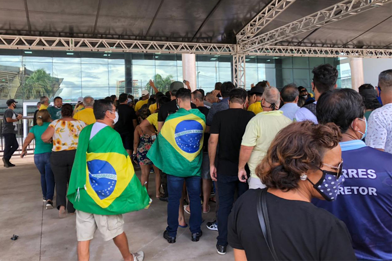 Fãs do presidente se aglomeraram em centro de eventos (Foto: Murilo Rodrigues/ATUAL)