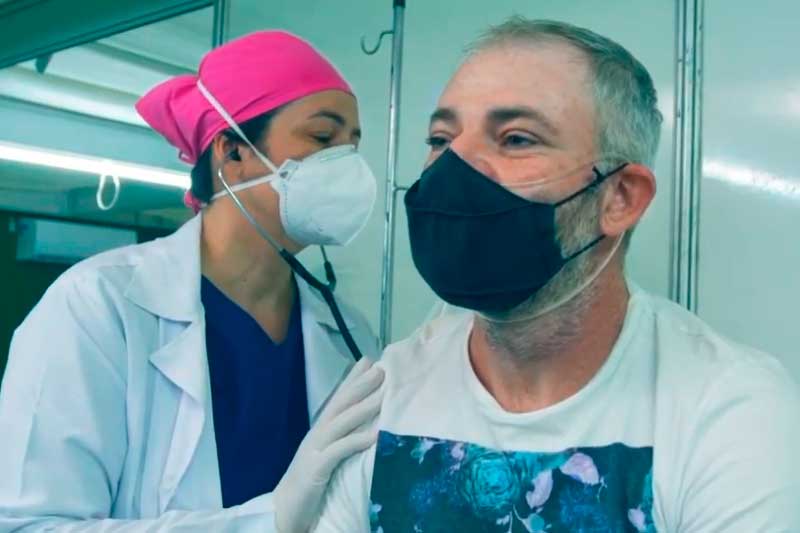 Paciente é atendido em unidade de saúde de Chapecó: polêmica envolvendo a Covid-19 (Foto: Prefeitura de Chapecó/Divulgação)