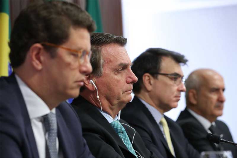 Presidente Jair Bolsonaro com ministros na Cúpula do Clima (Foto: Marcos Corrêa/PR)