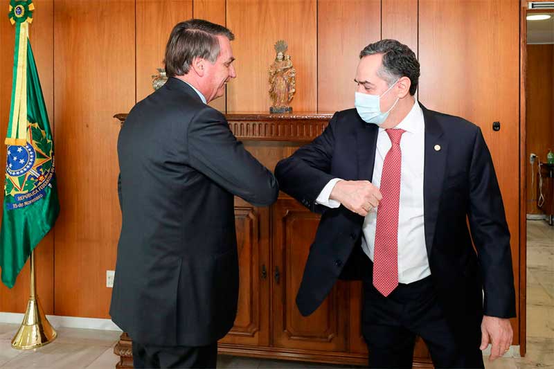 Jair Bolsonaro e Roberto Barroso: rusgas envolvendo CPI (Foto: Marcos Corrêa/PR)