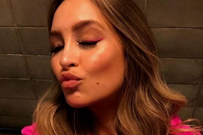 Carla Diaz aposta na naturalidade com destaque para os cílios naturais (Foto: Reprodução/Instagram/@carladiaz)