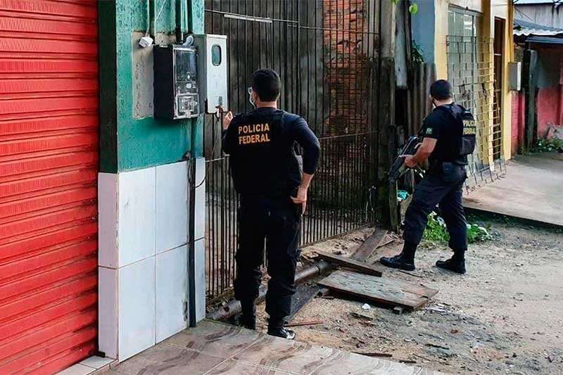 Agentes federais buscam imigrantes ilegais no Oiapoque (Foto: PF-AP/Divulgação)