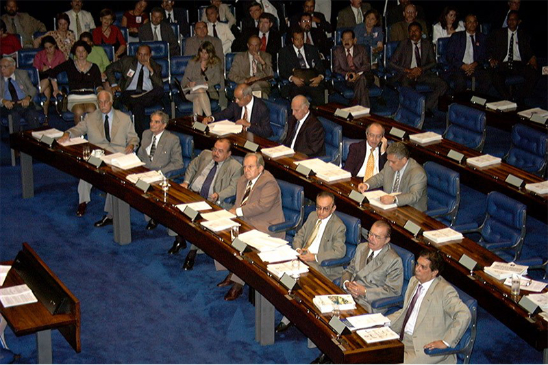 Sessão do Congresso que aprovou a LRF teve os amazonenses Gilberto Mestrinho, Jefferson Peres e Bernardo Cabral (Foto: Jane de Araújo/Agência Senado)