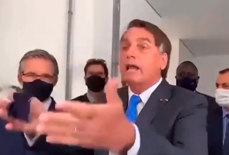 Presidente Jair Bolsonaro perdeu compostura com repórter da Globo (Foto: Reprodução/Redes Sociais)