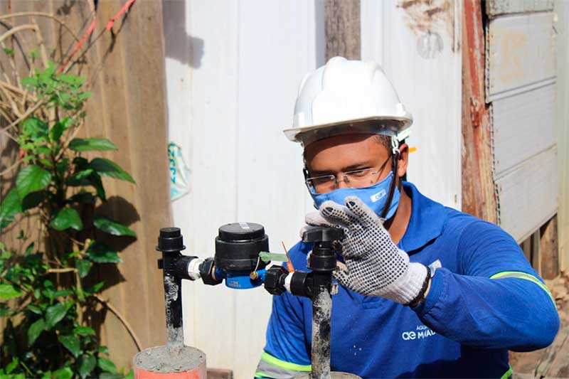 Jovens contratados irão atuar em serviços da concessionária de água (Foto: Água de Manaus/Divulgação)