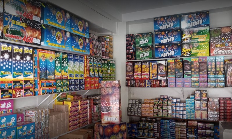 Ambiente interno de loja de foguetes em Manaus (Foto: Divulgação)