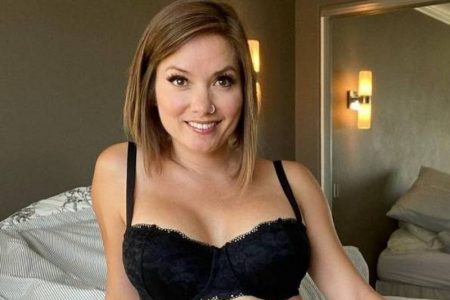 Pastora que virou stripper diz que cena de 'Titanic' foi a sua inspiração