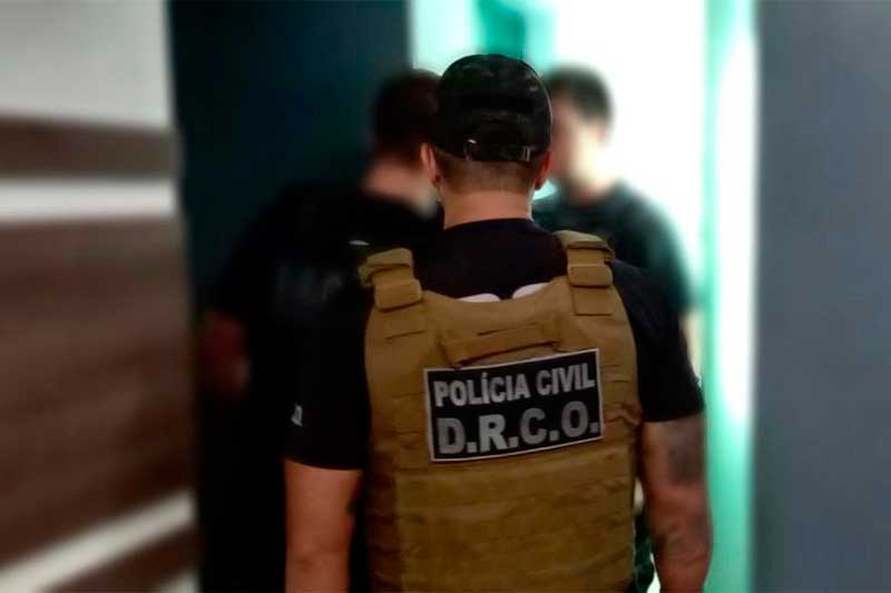 Policiais cumprem mandados de busca e apreensão em Manaus (Foto: Lyandra Peres/PC-AM/Divulgação)