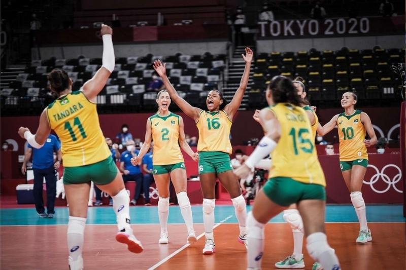 Brasil vence o México no tie-break e está na final do vôlei feminino