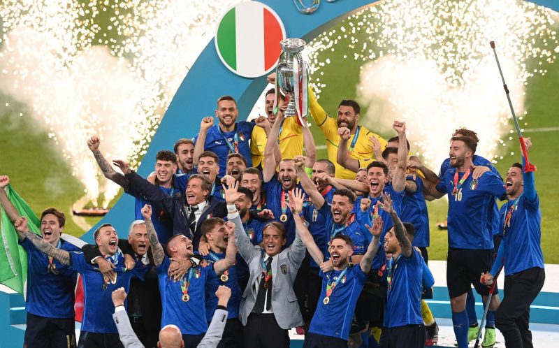 Só uma pode ir à Copa: Itália e Portugal caem na mesma chave da
