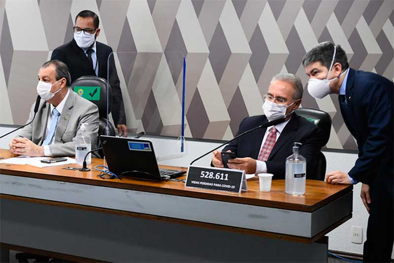 Renan Calheiros e Randolfe Rodrigues rebaterem ministro (Foto: Marcos Oliveira/Agência Senado)