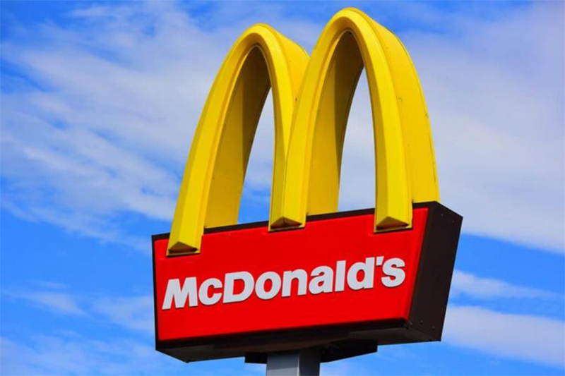Símbolo do McDonald's: empresa é investigada por racismo (Foto: YouTube/Reprodução)
