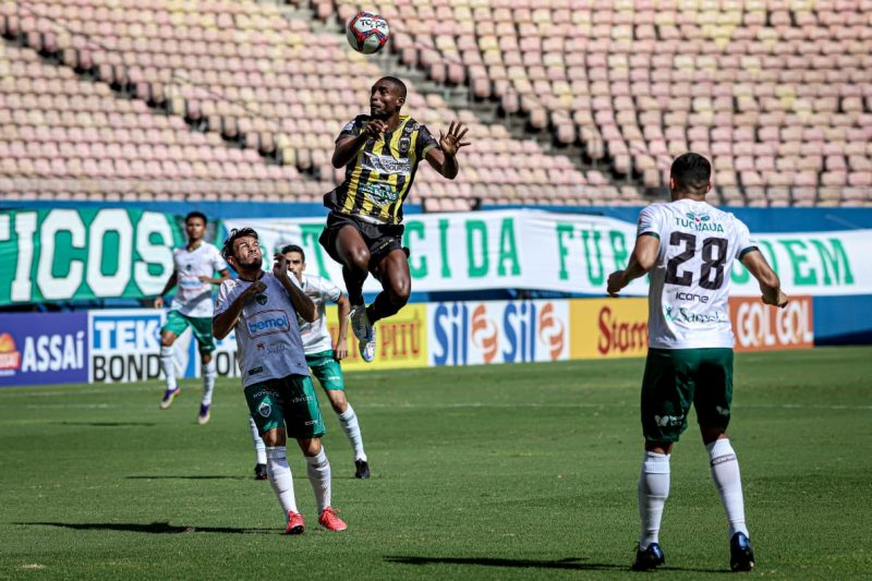 Manaus FC (camisas brancas) venceu Volta Redonda na Arena da Amazônia (Foto: Ismael Monteiro/Manaus FC)