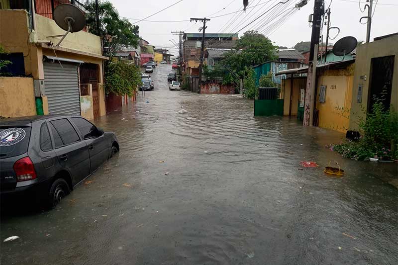 Rua alagada no bairro Praça 14: problema recorrente com chuvas intensas (Foto: Divulgação)