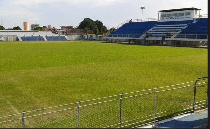 Estádio Floro de Mendonça não tem sistema de iluminação adequado para jogos noturnos (Foto: Juka Balla/Penarol)