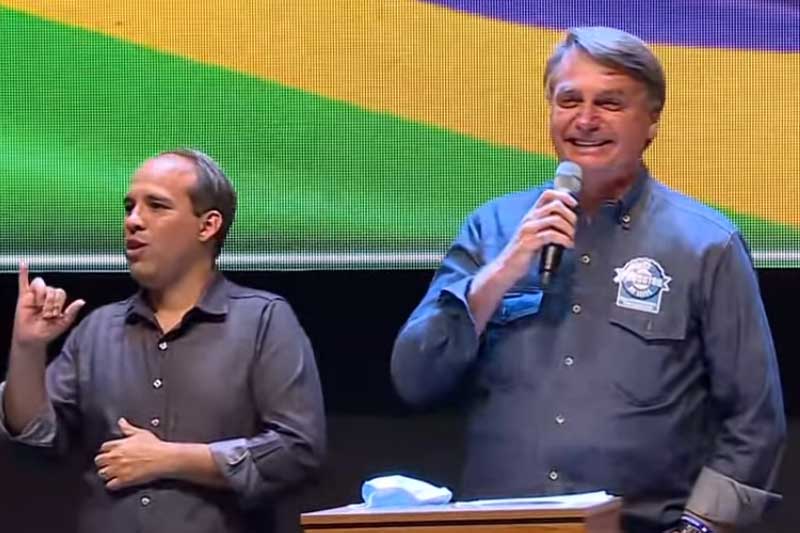 Jair Bolsonaro em culto em igreja evangélica em Goiânia (Foto: TV Brasil/Reprodução)