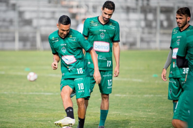 Marcelinho (10), Gilson (17) e Anderson Paraíba (36) em treino do Manaus FC (Foto: Ismael Monteiro/Manaus FC)