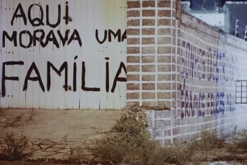 Casa no bairro Pinheiro: sem condições de moradia (Foto: YouTube/Reprodução)