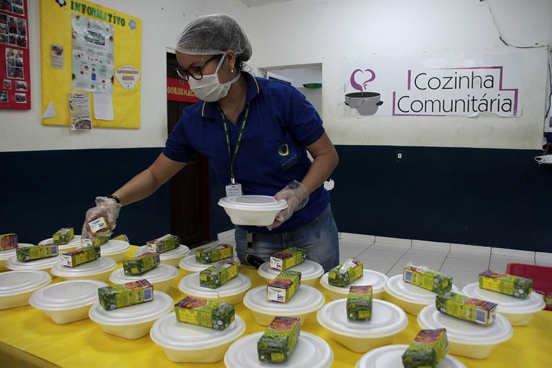 Prefeitura distribui refeições em cozinhas comunitárias de Manaus (Foto: Divulgação/Semcom)