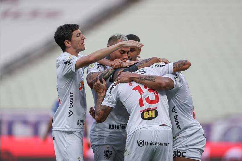 Jogadores do Atlético-MG festejam gol: liderança isolada (Foto: Pedro Souza/Atlético-MG)