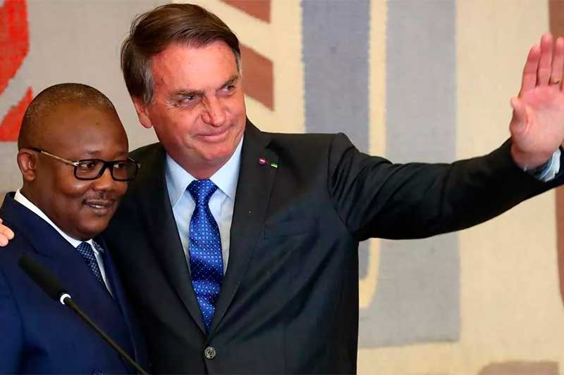Jair Bolsonaro com Umaro Sissoco Embaló: custo de viagem para a União (Foto: Marcos Corrêa/PR)