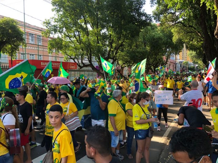Manifestantes pró-Bolsonaro no Centro de Manaus (Foto: Teófilo de Mesquita/ATUAL)