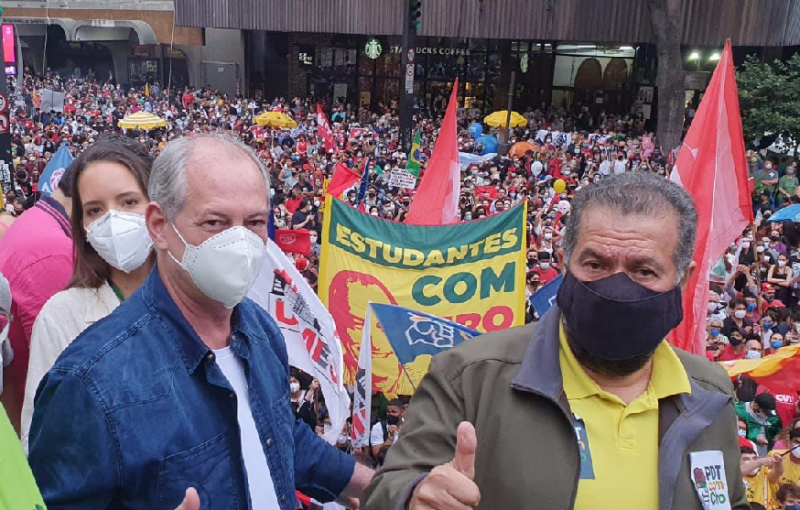 Ciro Gomes da Avenida Paulista em 02 de Outubro (Foto: Twitter/@cirogomes)