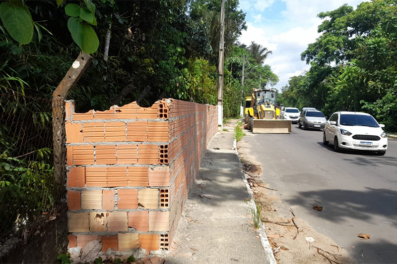Muro no entorno do aeroporto foi demolido (Foto: Implurb/Divulgação)