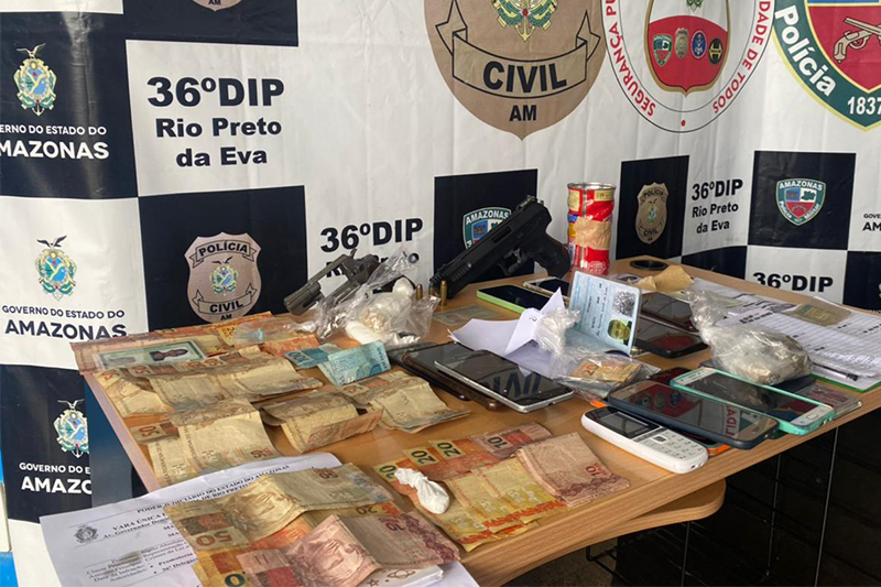 Drogas e dinheiro apreendidos na Operação Acéfalo (Foto: Erlon Rodrigues/PC-AM)
