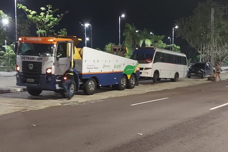 Ônibus são apreendidos em blitz da Prefeitura de Manaus (Foto: Divulgação/IMMU)