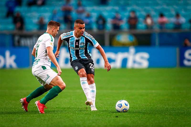 Marllon marcou os dois gols do Grêmio no empate com o Cuiabá (Foto: Lucas Uebel/Grêmio FBPA)