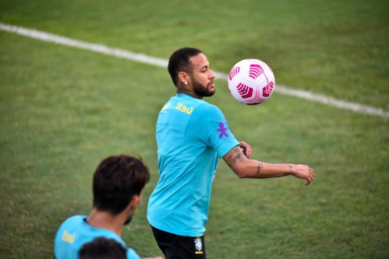 Neymar treinando no Estádio da Colina na terça-feira, 12 de outubro (Foto: Mauro Neto/Faar)