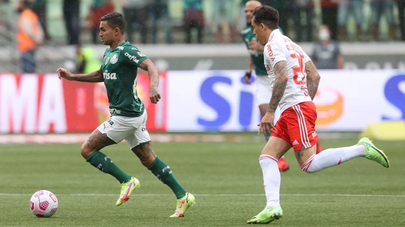 Dudu ganha na corrida de Saraiva na vitória do Palmeiras sobre o Internacional (Foto: César Greco/Palmeiras)