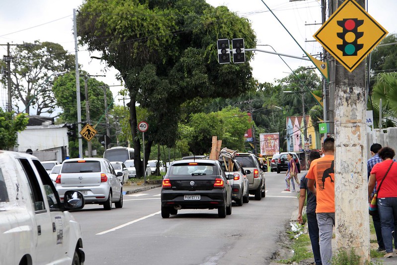 Semáforo na Avenida Efigênio Salles (Foto: Altemar Alcantara/Semcom)
