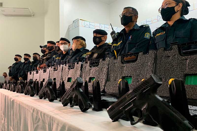 Pistolas foram entregues à Guarda Municipal (Foto: Murilo Rodrigues/ATUAL)