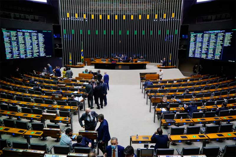 Plenário da Câmara: votação apertada a favor do governo (Foto: Pablo Valadares/Agência Câmara)