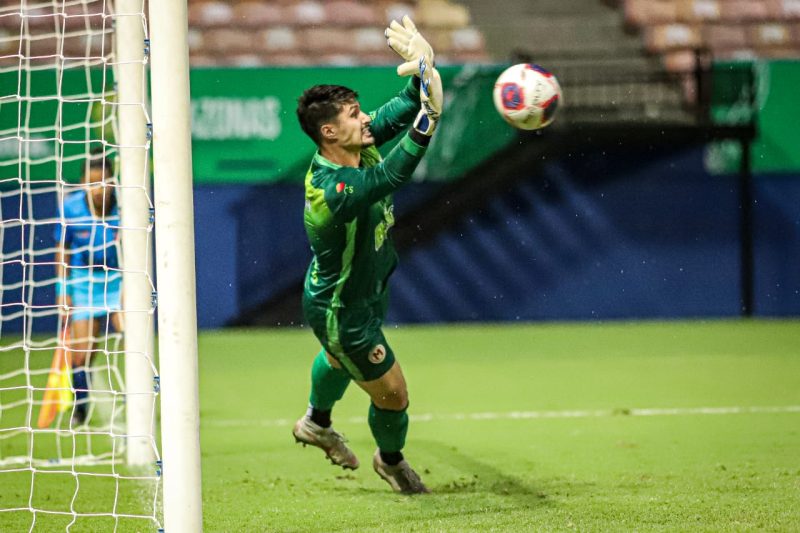 Goleiro Gabriel foi o herói do título, defendendo dois pênaltis (Foto: João Normando/FAF)