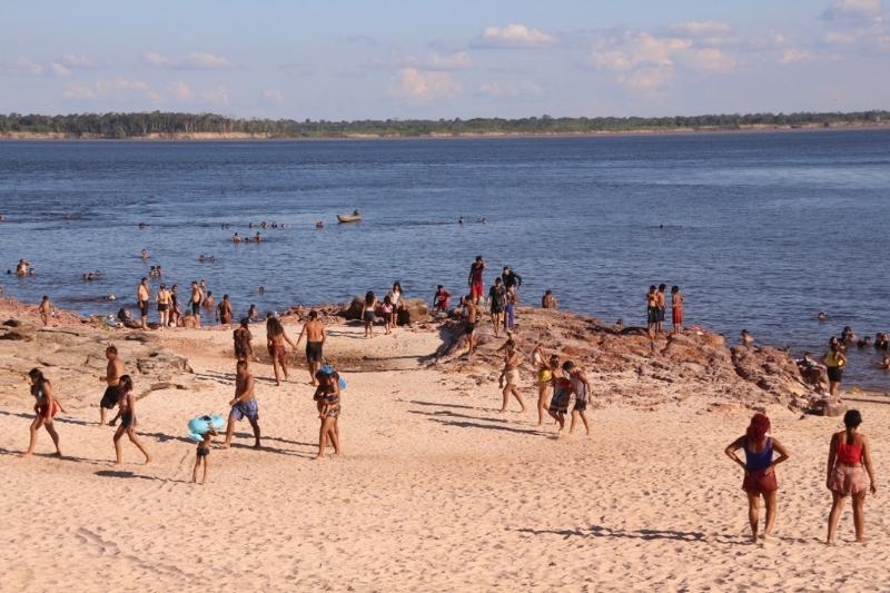 Mais de mil pessoas estiveram na Ponta das Lajes, na zona leste, no domingo (Foto: Valter Calheiros)