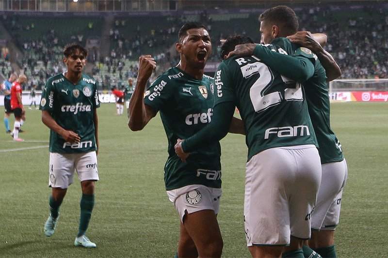 Rony comemora gol na goleada do Palmeiras (Foto: Cesar Greco/Palmeiras)