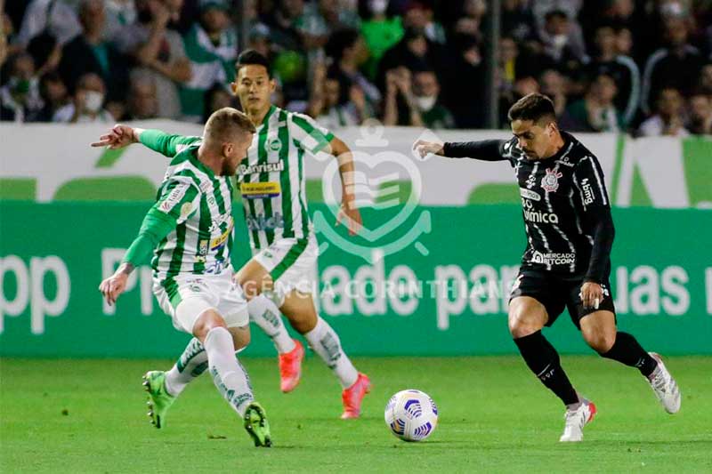 Juventude (de verde) superou o Corinthians e se salvou na Série A (Foto: Rodrigo Coca/Agência Corinthians)