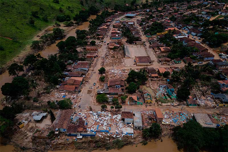 Enchente em Nova Alegria na Bahia (Foto: Eduardo Anizelli/ Folhapress)