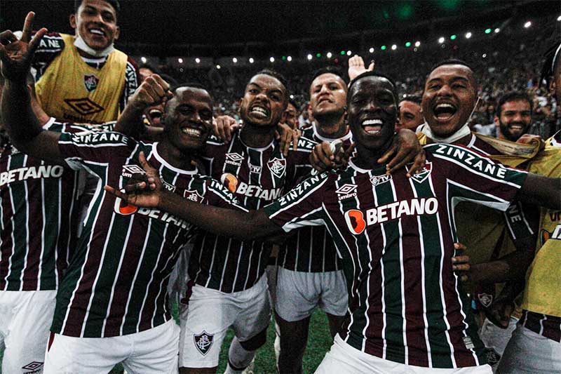 Jogadores comemoram gol de Luiz Henrique: vaga na Libertadores (Foto: Lucas Merçon/FFC)
