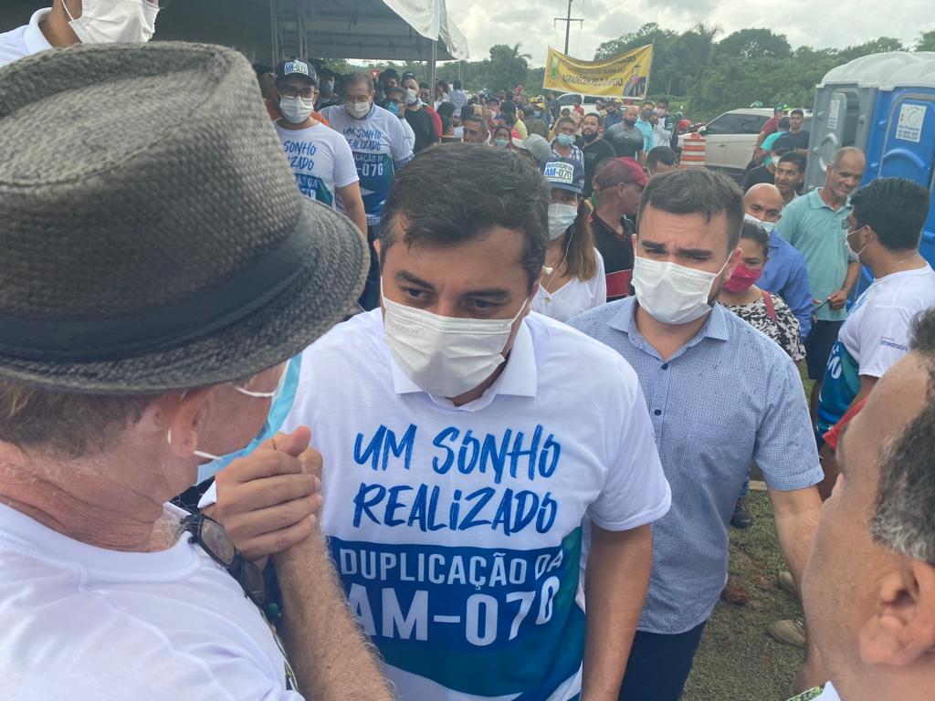 Manifestantes conversam com governador Wilson Lima (Foto: Divulgação)